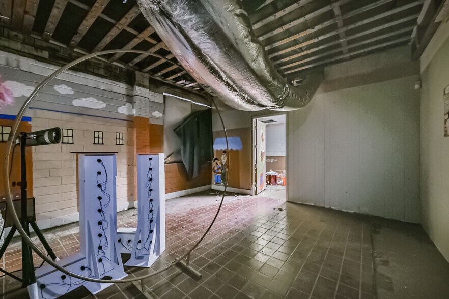 More Photos Of 130 S 4th St, La Porte General Retail For Sale