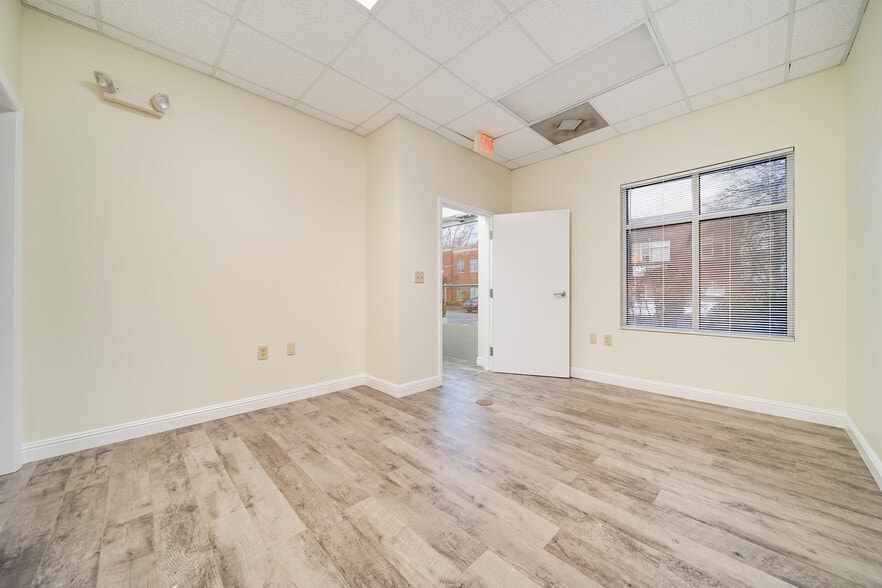 More Photos Of 180 N Belvedere Dr, Gallatin Office Residential For Lease