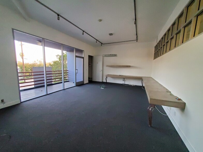 More Photos Of 11426 Ventura Blvd, Studio City Loft Creative Space For Lease