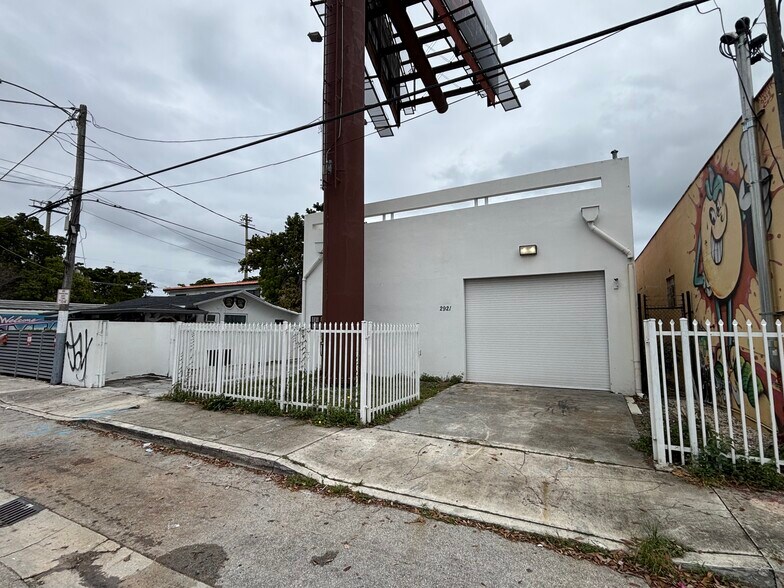 More Photos Of 2921 NW 6th Ave, Miami Warehouse For Lease