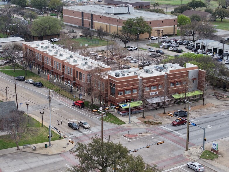 More Photos Of 100 S Main St, Duncanville Storefront Retail Residential For Lease