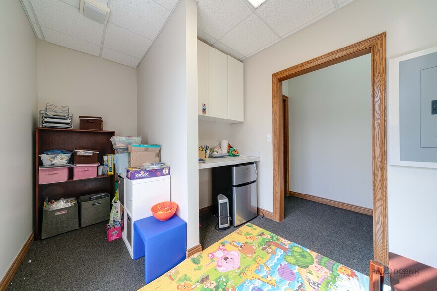 More Photos Of 1017-1019 W Park Ave, Libertyville Medical For Sale