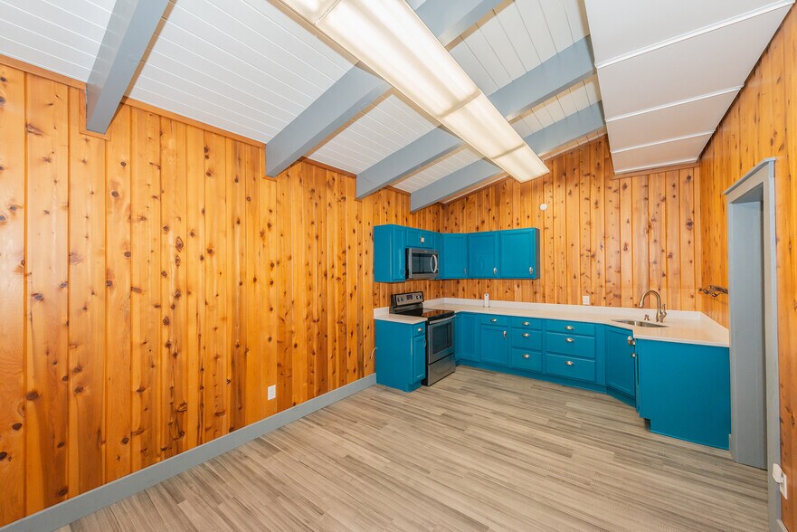 More Photos Of 30890 CA-3, Weaverville Office For Sale