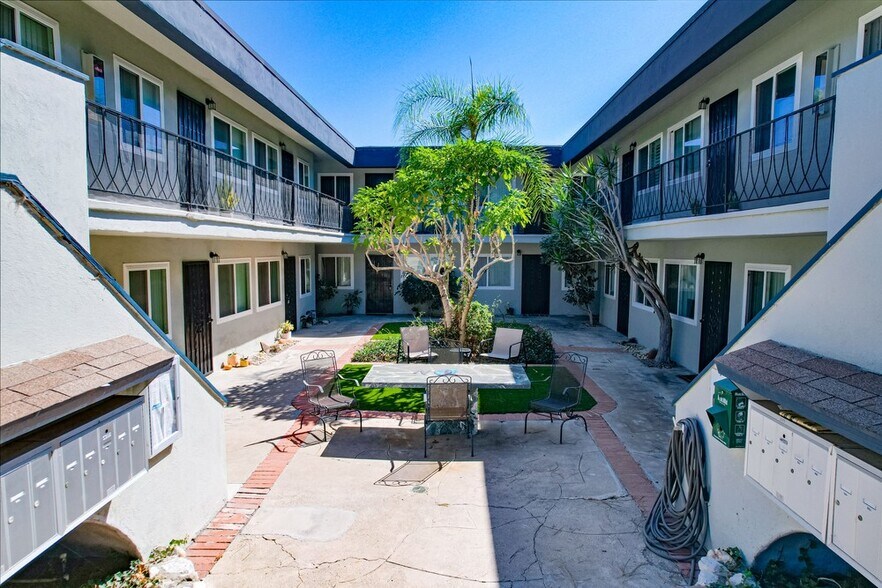 More Photos Of 2125 Reed Ave, San Diego Apartments For Sale