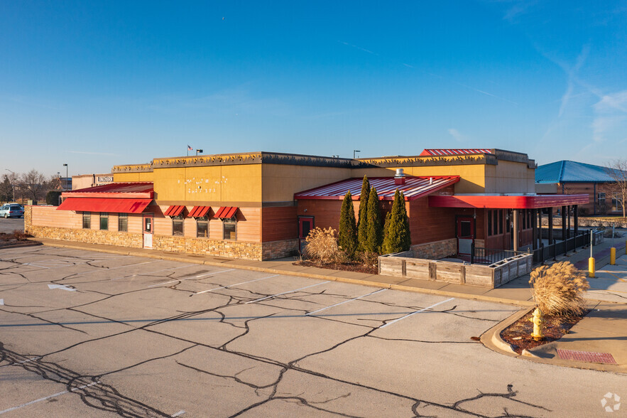 Primary Photo Of 704 N Janes Ave, Bolingbrook Restaurant For Lease