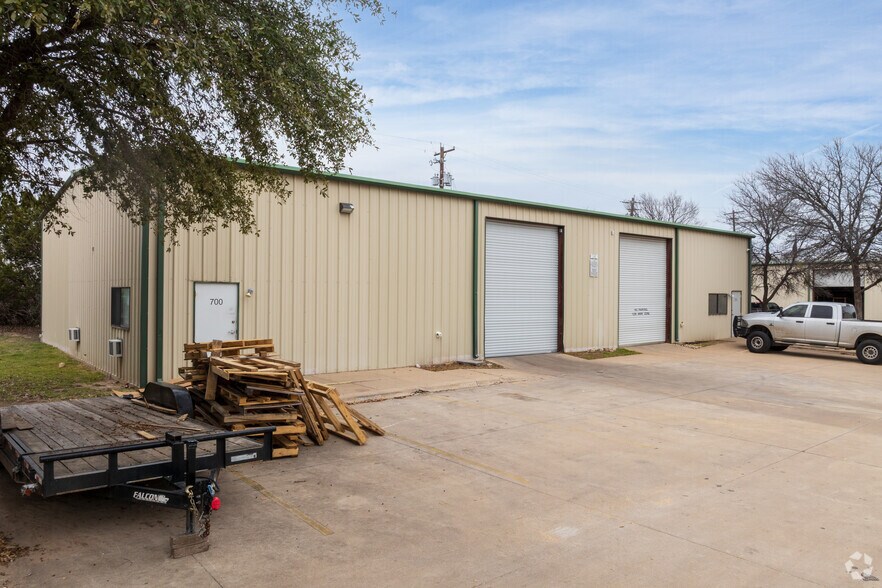 More Photos Of 1834 Ferguson Ln, Austin Unknown For Lease