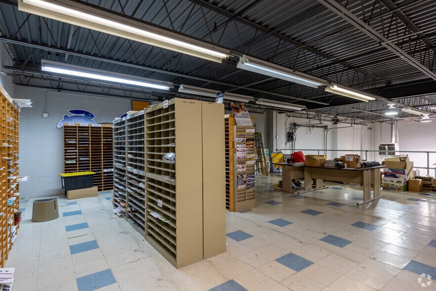 More Photos Of 550 Commerce St, Franklin Lakes Warehouse For Lease