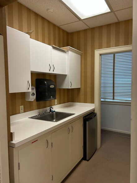 More Photos Of 24 Maple St, Glens Falls Office Residential For Lease