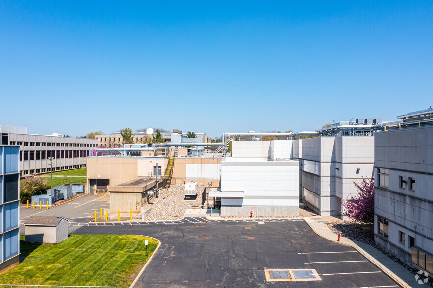 More Photos Of 311 Pennington Rocky Hill Rd, Pennington Unknown For Lease