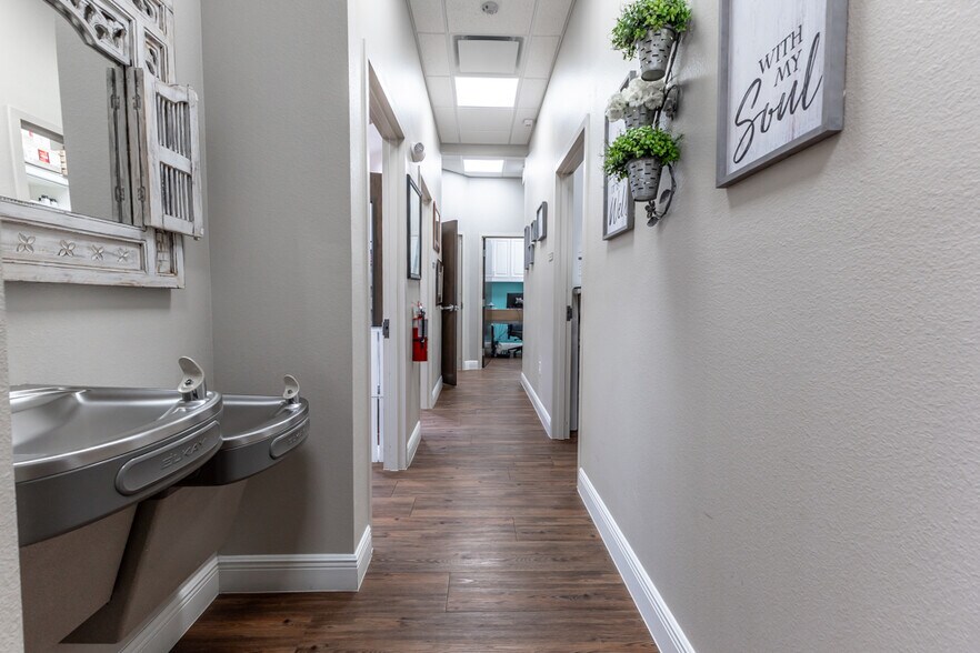 More Photos Of 809 County Road 466, Lady Lake Office For Sale