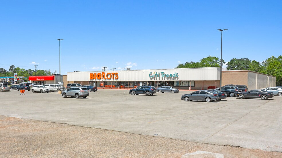 More Photos Of 809 S Timberland Dr, Lufkin Storefront For Lease