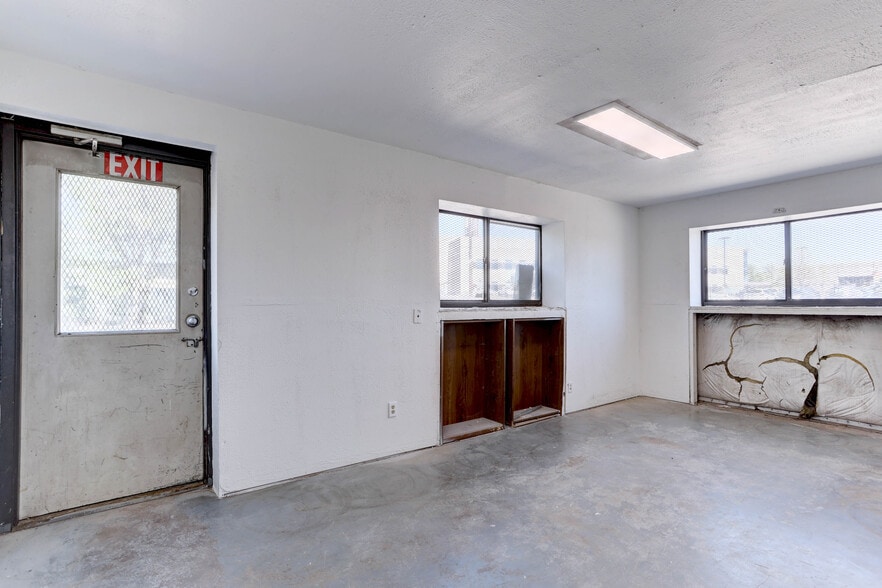 More Photos Of 1210 S El Paso St, Colorado Springs Warehouse For Lease