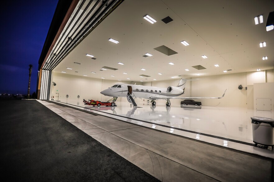 More Photos Of 1180 - 1300 JetStar Ave. Ave, Henderson Airplane Hangar For Lease