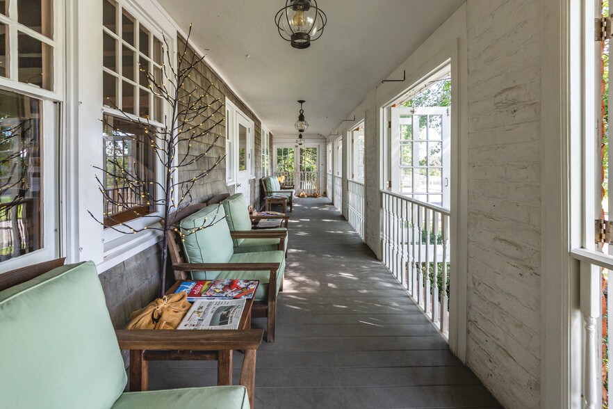 More Photos Of 31 N Main St, East Hampton Hospitality For Sale