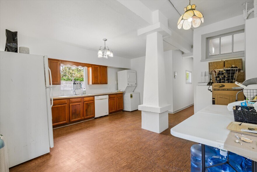 More Photos Of 119 E 20th St, Houston Office Residential For Sale