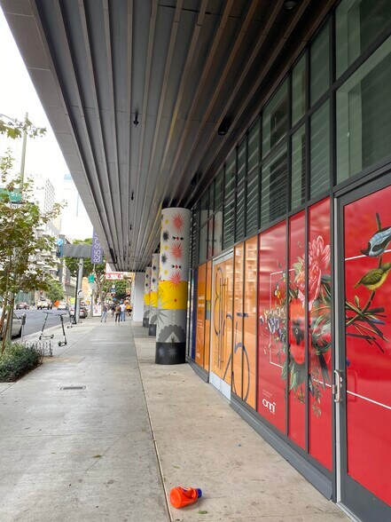 More Photos Of 825 S Hill St, Los Angeles Apartments For Lease