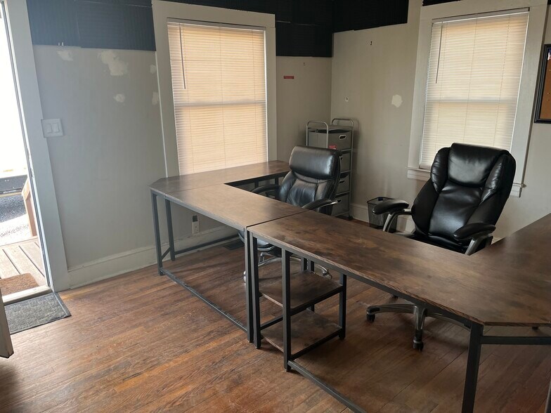 More Photos Of 608 Rountree Rd, Charlotte Office For Lease