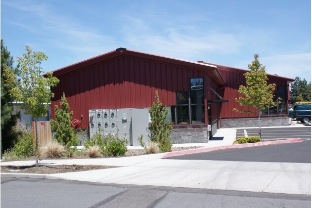 More Photos Of 48 SE Bridgeford Blvd, Bend Light Manufacturing For Lease