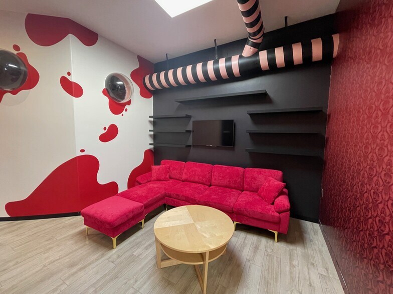 More Photos Of 2312 W Burbank Blvd, Burbank Loft Creative Space For Lease