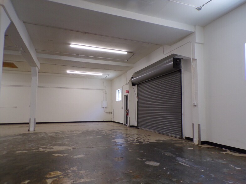 More Photos Of 953 Washington St, San Carlos Warehouse For Lease