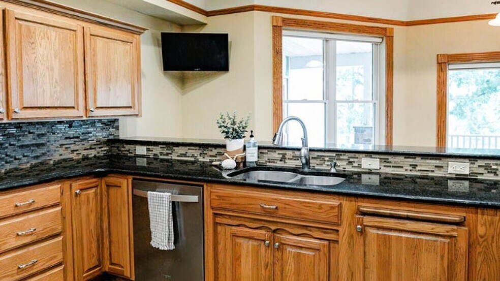 More Photos Of 352 MO-245, Dadeville Horse Stables For Sale