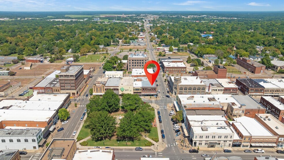 More Photos Of 4 North Plz, Paris Flex For Sale