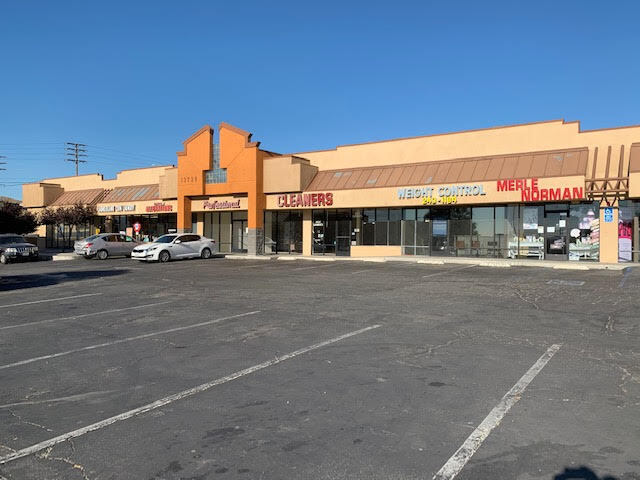 More Photos Of 13728 Hesperia Rd, Victorville Unknown For Lease