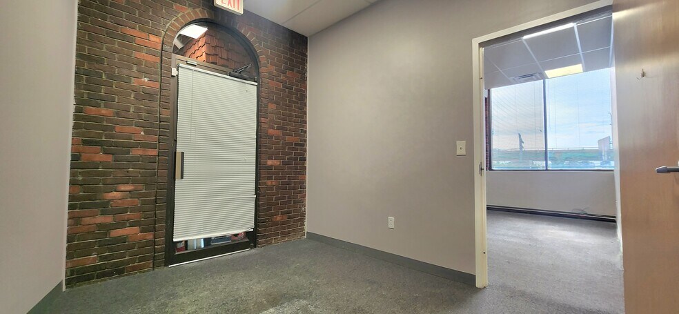 More Photos Of 464 Bremen St, East Boston Freestanding For Lease