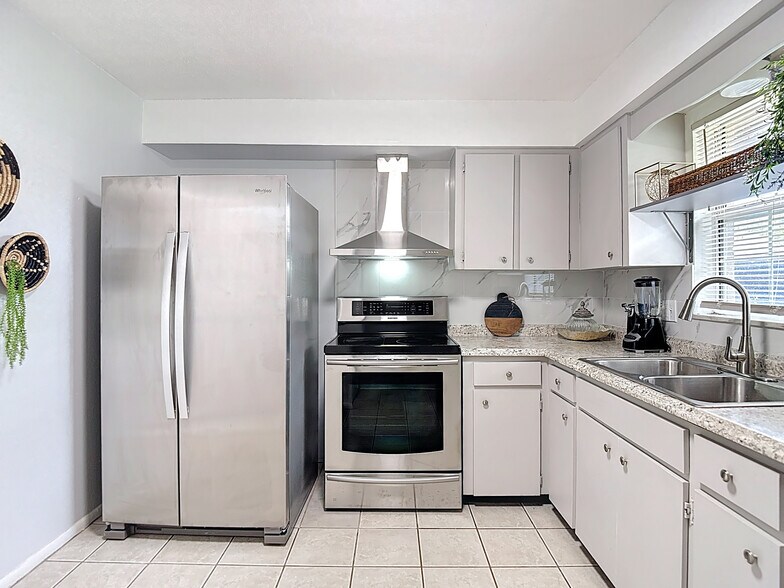 More Photos Of 139 SE Jefferson Cir N, Saint Petersburg Apartments For Sale