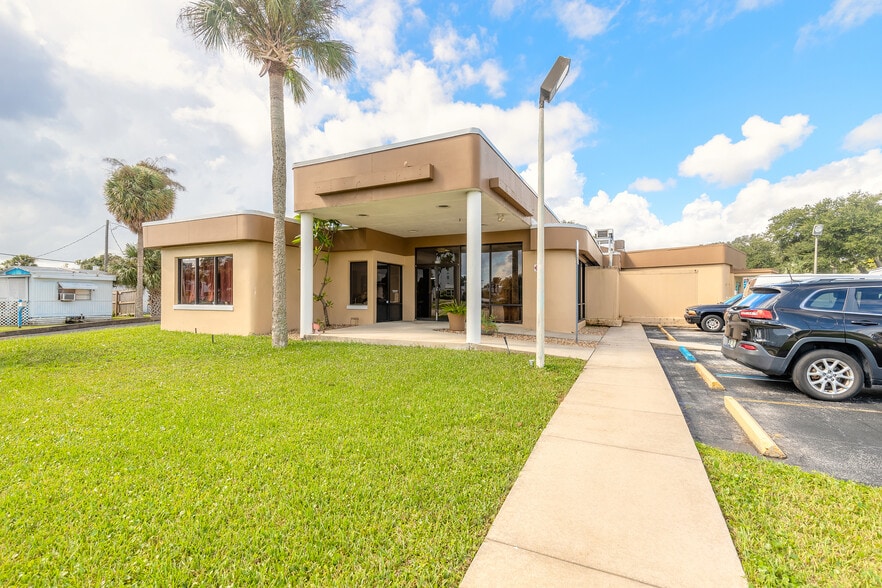 More Photos Of 258 Riverside Dr, Daytona Beach Storefront Retail Office For Sale