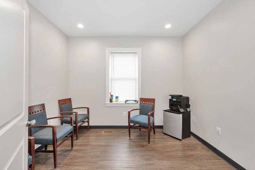 More Photos Of 4920 Belair Rd, Baltimore Office For Sale