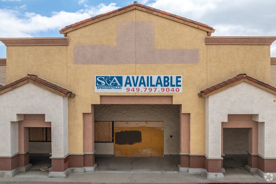 More Photos Of 8310 Limonite Ave, Riverside Supermarket For Lease