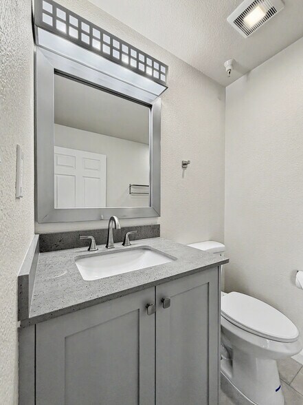 More Photos Of 21 Bisbee Ct, Santa Fe Warehouse For Lease