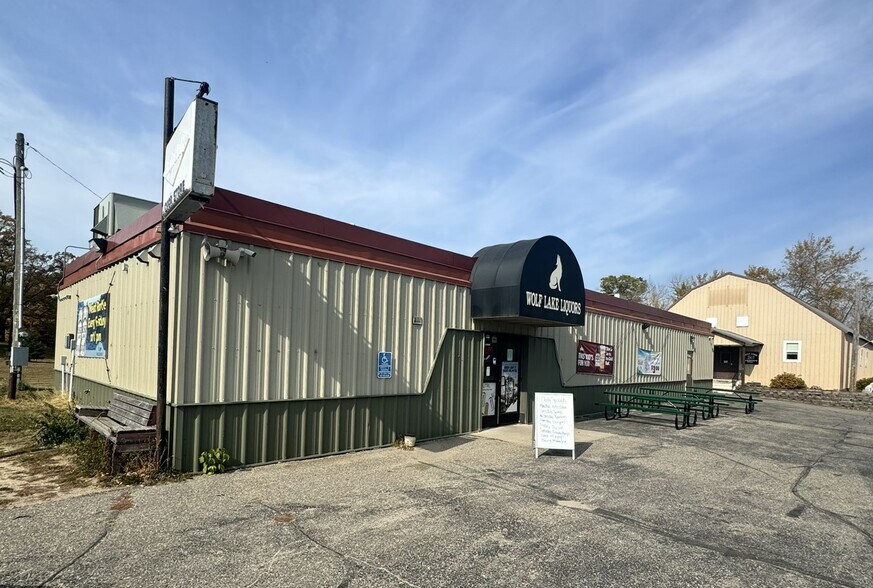 Primary Photo Of 120 Manninen Ave, Wolf Lake Specialty For Sale