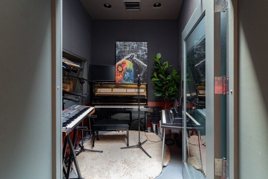 More Photos Of 3002 Pennsylvania Ave, Santa Monica Loft Creative Space For Sale