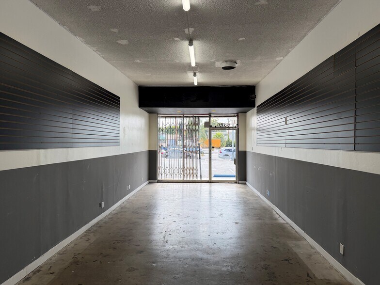 More Photos Of 6817-6823 Kester Ave, Van Nuys Unknown For Lease