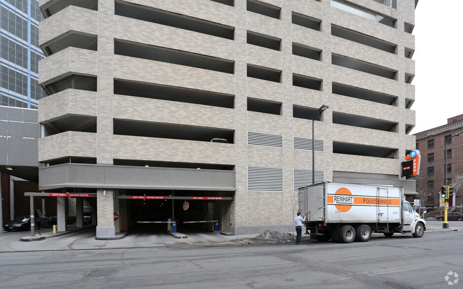 More Photos Of 700 5th Ave S, Minneapolis Parking Garage For Lease