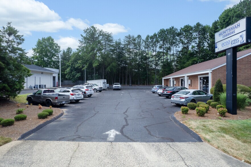 More Photos Of 621-625 Huntsman Ct, Gastonia Medical For Lease