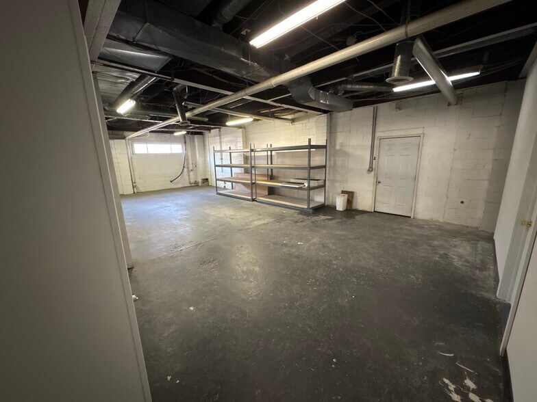 More Photos Of 1511 Commerce St, Wellsburg Office Residential For Lease