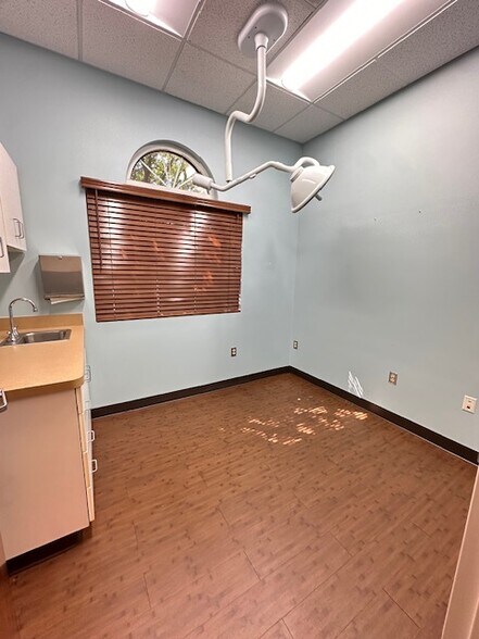 More Photos Of 5084 Villa Linde Pky, Flint Office For Sale