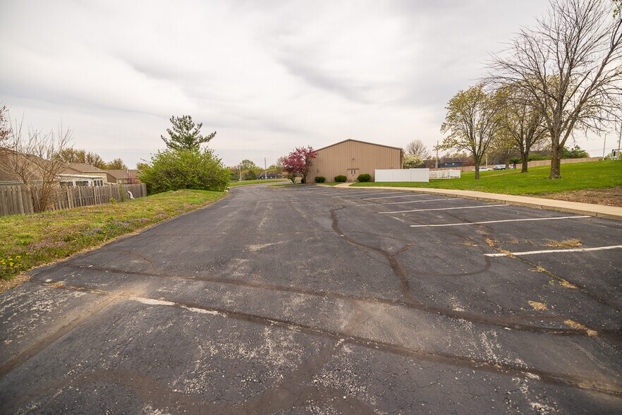 More Photos Of 800 SW 150 Hwy, Lee's Summit Office For Sale