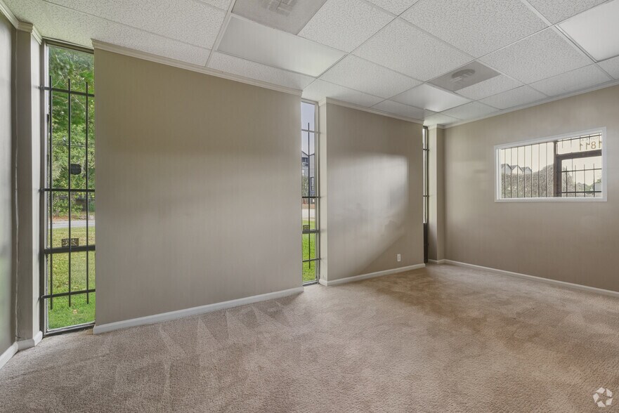 More Photos Of 1800 Sherwood Forest St, Houston Warehouse For Lease