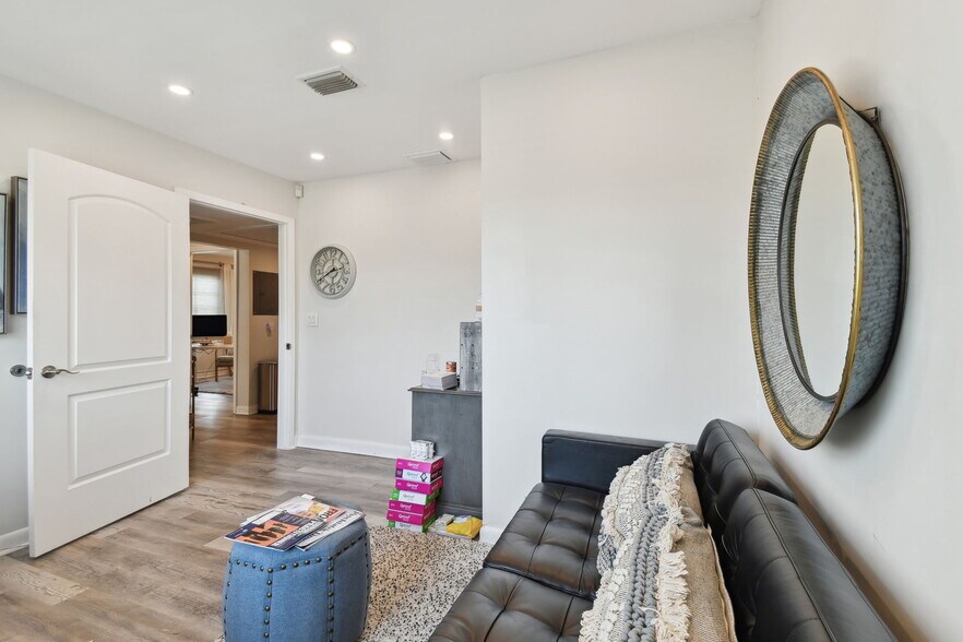 More Photos Of 3019 W Azeele St, Tampa Loft Creative Space For Sale