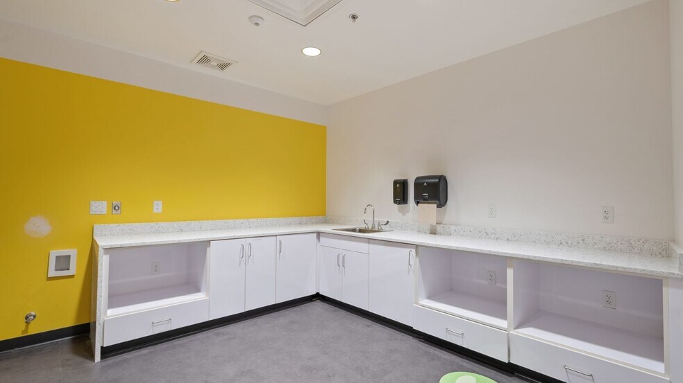 More Photos Of 5550 Britton Pky, Hilliard Medical For Lease