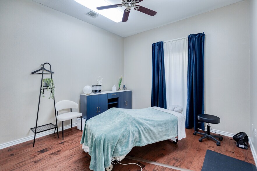 More Photos Of 12335 Hymeadow Dr, Austin Office For Sale