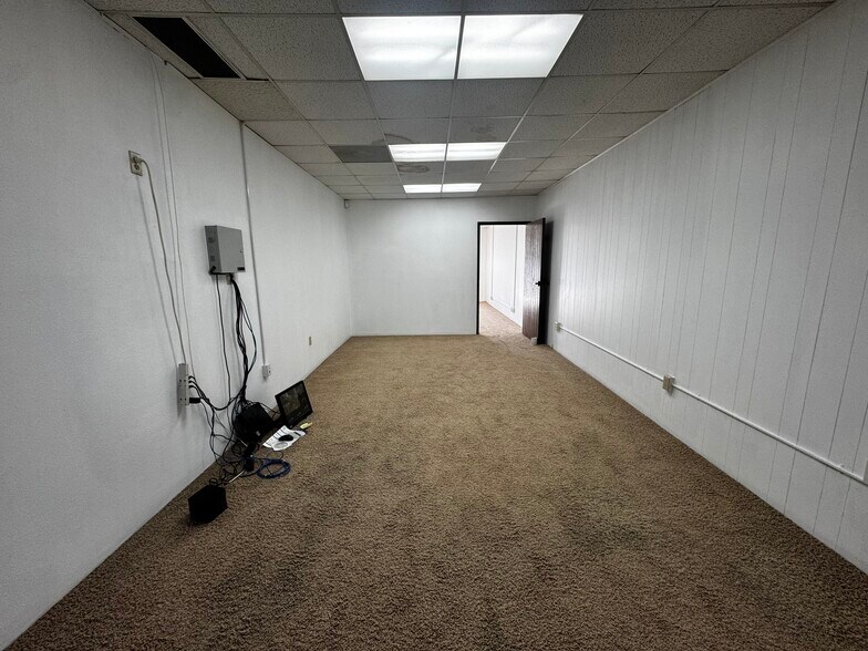 More Photos Of 120 Dean Dr, Santa Paula Office For Lease