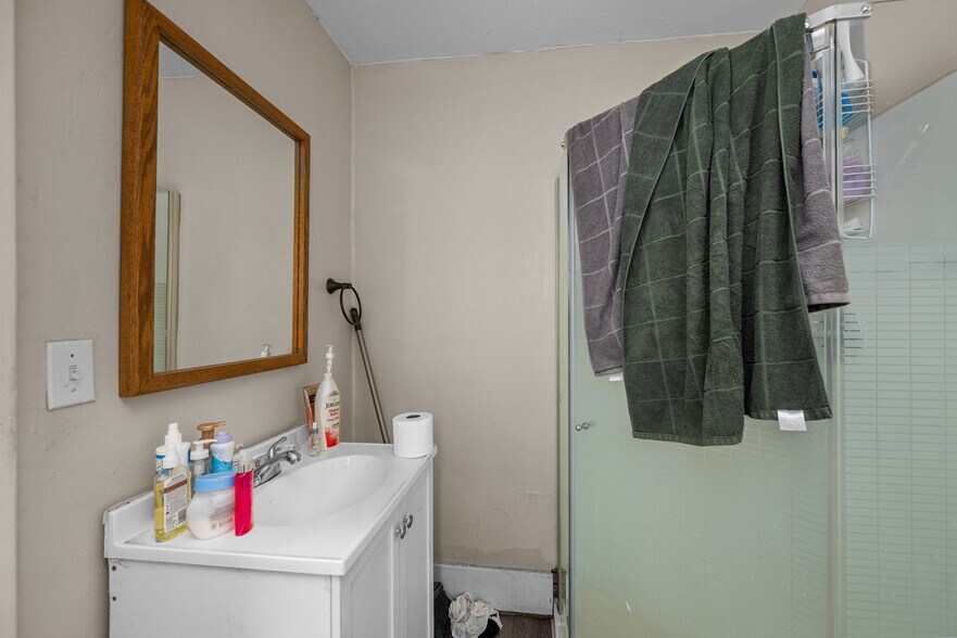 More Photos Of 2734 Bridge Ave, Davenport Multifamily For Sale