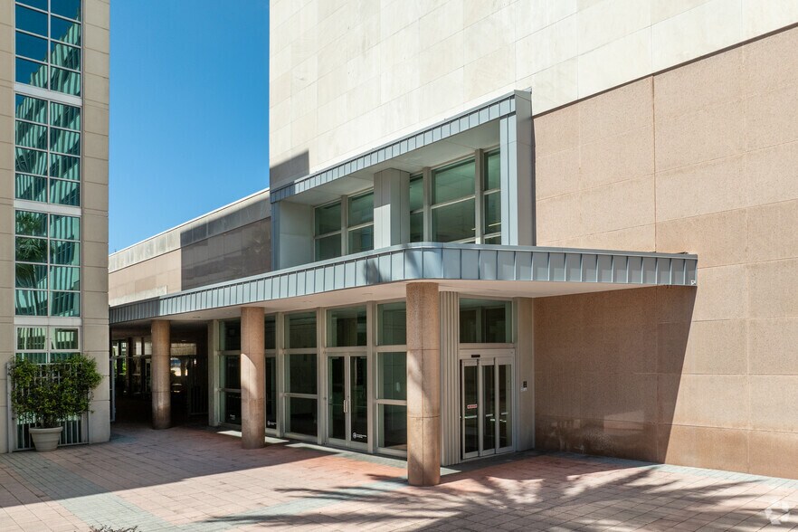 More Photos Of 841 Prudential Dr, Jacksonville Coworking Space