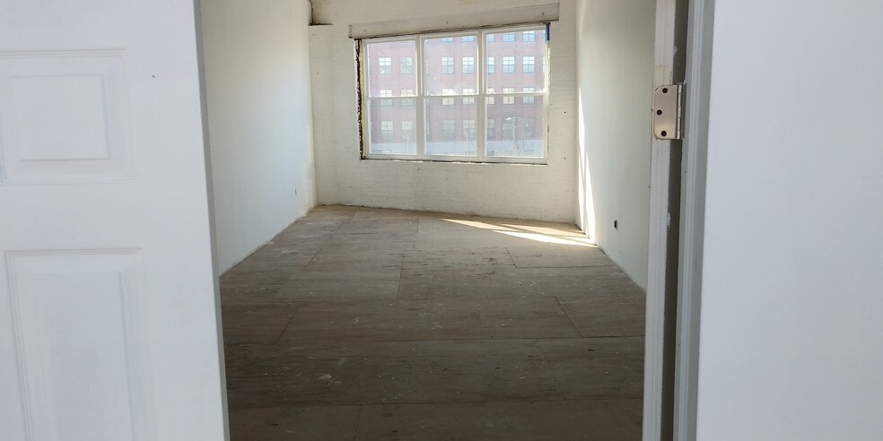 More Photos Of 60 Dickerson St, Newark Light Manufacturing For Lease