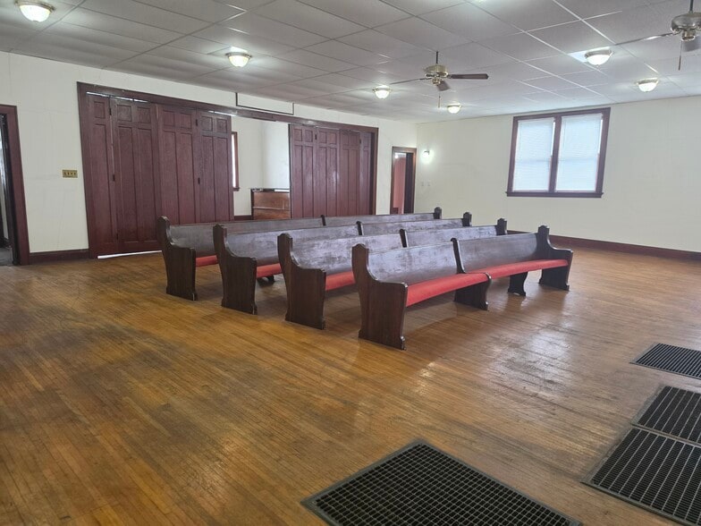 More Photos Of 103 Pearl St, Thornburg Specialty For Sale
